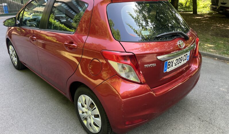 
								UNE BELLE TOYOTA YARIS 1.3L VVTI 100 ESS DYNAMIC complet									