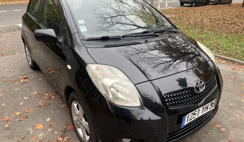 
								Belle toyota yaris 1.3 L vvti 85 CH 1ere MAIN complet									