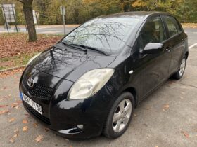 Belle toyota yaris 1.3 L vvti 85 CH 1ere MAIN