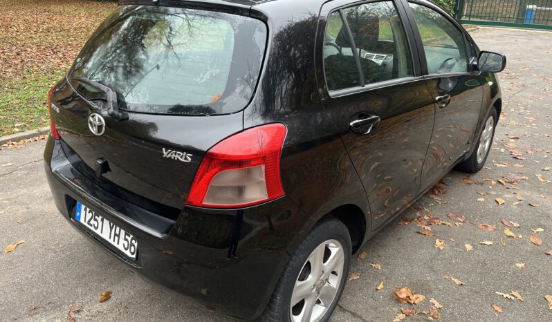 
								Belle toyota yaris 1.3 L vvti 85 CH 1ere MAIN complet									