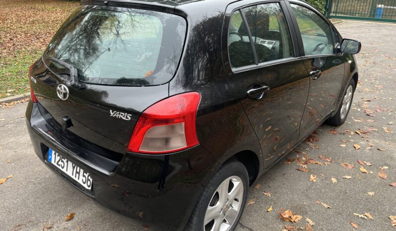 
								Belle toyota yaris 1.3 L vvti 85 CH 1ere MAIN complet									