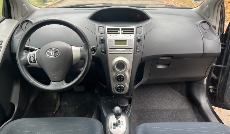 
								Belle toyota yaris 1.3 L vvti 85 CH 1ere MAIN complet									