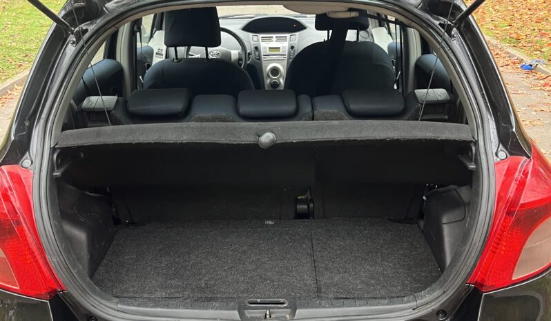 
								Belle toyota yaris 1.3 L vvti 85 CH 1ere MAIN complet									