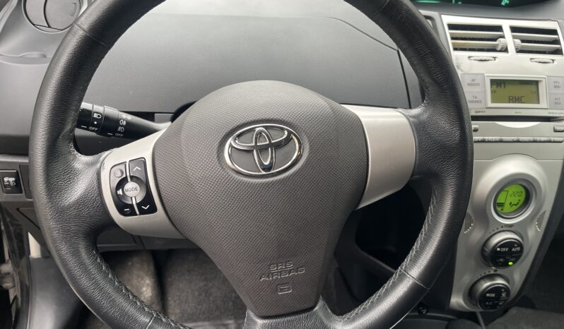 
								Belle toyota yaris 1.3 L vvti 85 CH 1ere MAIN complet									