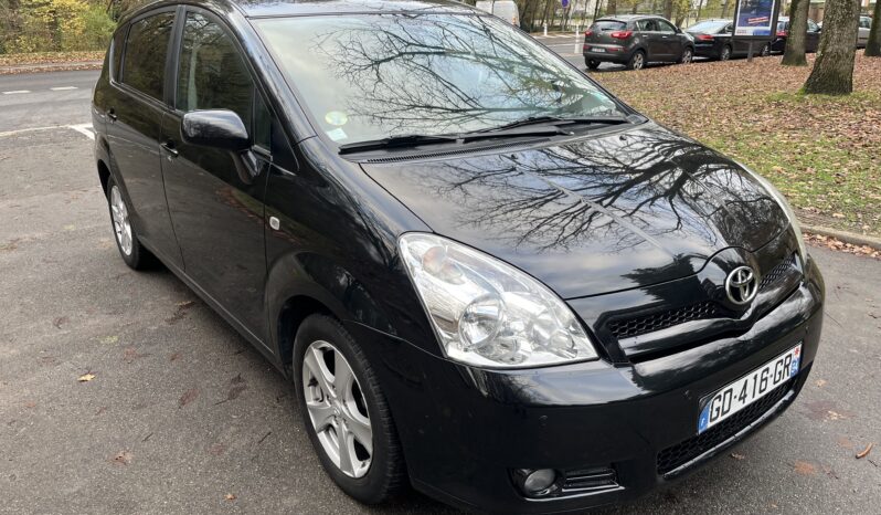 
								une belle toyota corolla verso essence 1.8L 130 ch boite auto complet									