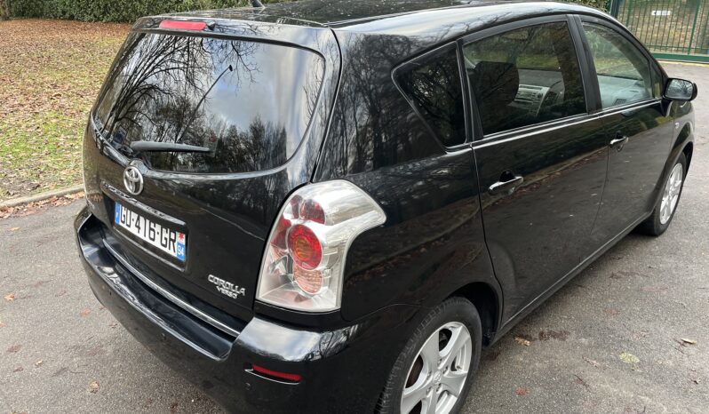 
								une belle toyota corolla verso essence 1.8L 130 ch boite auto complet									