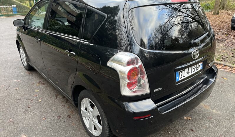 
								une belle toyota corolla verso essence 1.8L 130 ch boite auto complet									