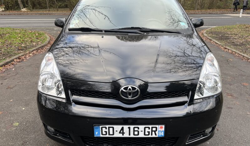 
								une belle toyota corolla verso essence 1.8L 130 ch boite auto complet									