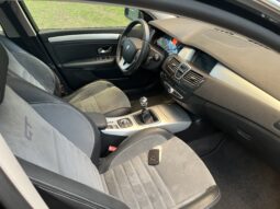 
										Une magnifique laguna 3 GT 2 L dci 180 ch toutes options complet									