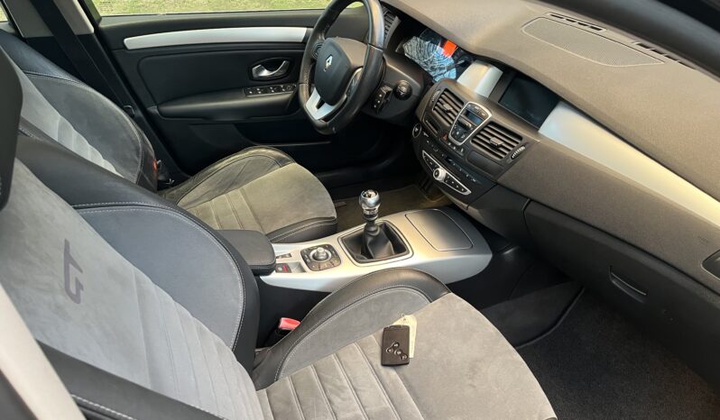 
								Une magnifique laguna 3 GT 2 L dci 180 ch toutes options complet									