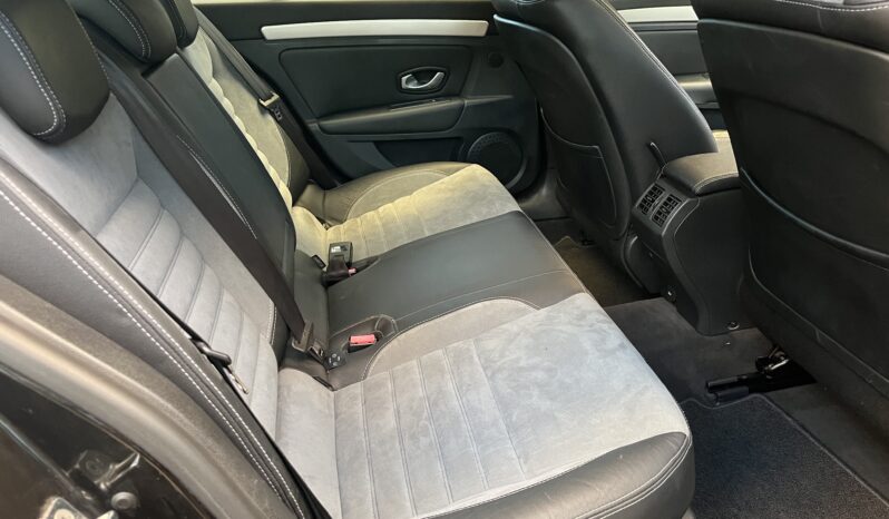 
								Une magnifique laguna 3 GT 2 L dci 180 ch toutes options complet									