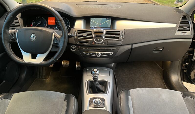 
								Une magnifique laguna 3 GT 2 L dci 180 ch toutes options complet									