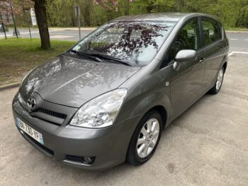 une belle toyota corolla verso 1.8L vvti 130 CH BOITE AUTO 7 PLACES