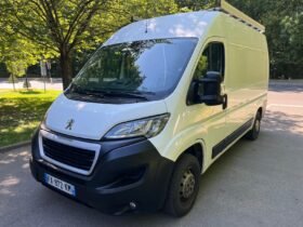 Superbe Peugeot boxer 2.2L 120ch L2H2 asphalt connect