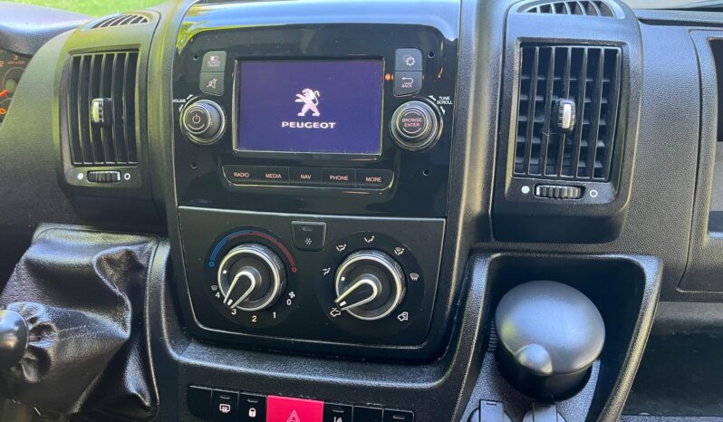 
								Superbe Peugeot boxer 2.2L 120ch L2H2 asphalt connect complet									