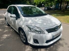 Une très belle Auris 1.8l 136 ch hybride avec caméra de recul