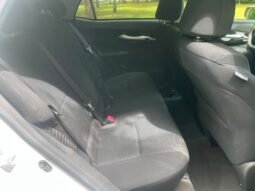 
										Une très belle Auris 1.8l 136 ch hybride avec caméra de recul complet									
