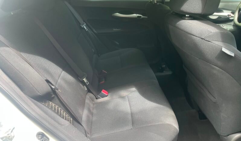 
								Une très belle Auris 1.8l 136 ch hybride avec caméra de recul complet									
