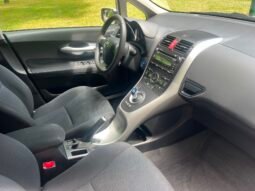 
										Une très belle Auris 1.8l 136 ch hybride avec caméra de recul complet									