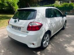 
										Une très belle Auris 1.8l 136 ch hybride avec caméra de recul complet									