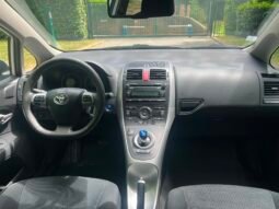 
										Une très belle Auris 1.8l 136 ch hybride avec caméra de recul complet									