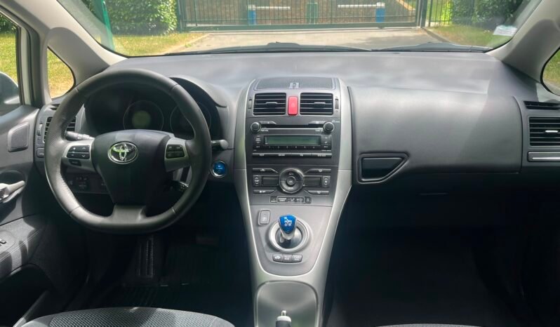 
								Une très belle Auris 1.8l 136 ch hybride avec caméra de recul complet									