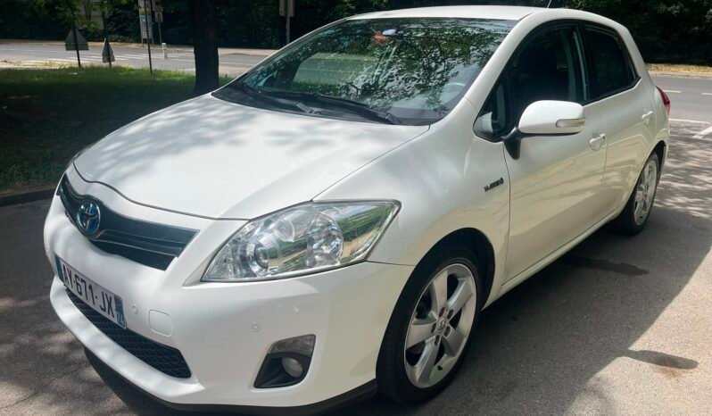 
								Une très belle Auris 1.8l 136 ch hybride avec caméra de recul complet									