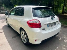 
										Une très belle Auris 1.8l 136 ch hybride avec caméra de recul complet									