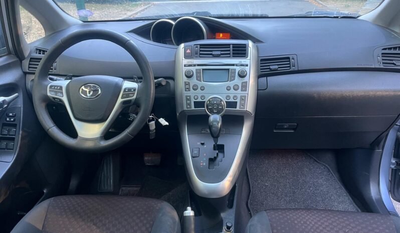 
								Belle Toyota verso 1.8L ess 147 ch boîte auto complet									