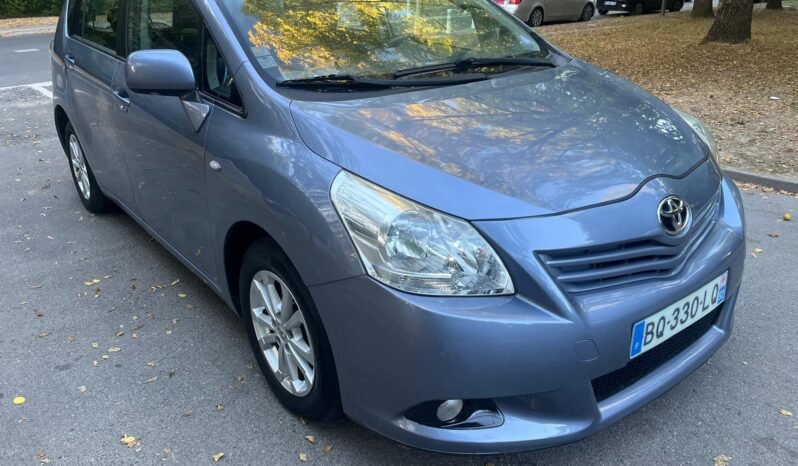 
								Belle Toyota verso 1.8L ess 147 ch boîte auto complet									